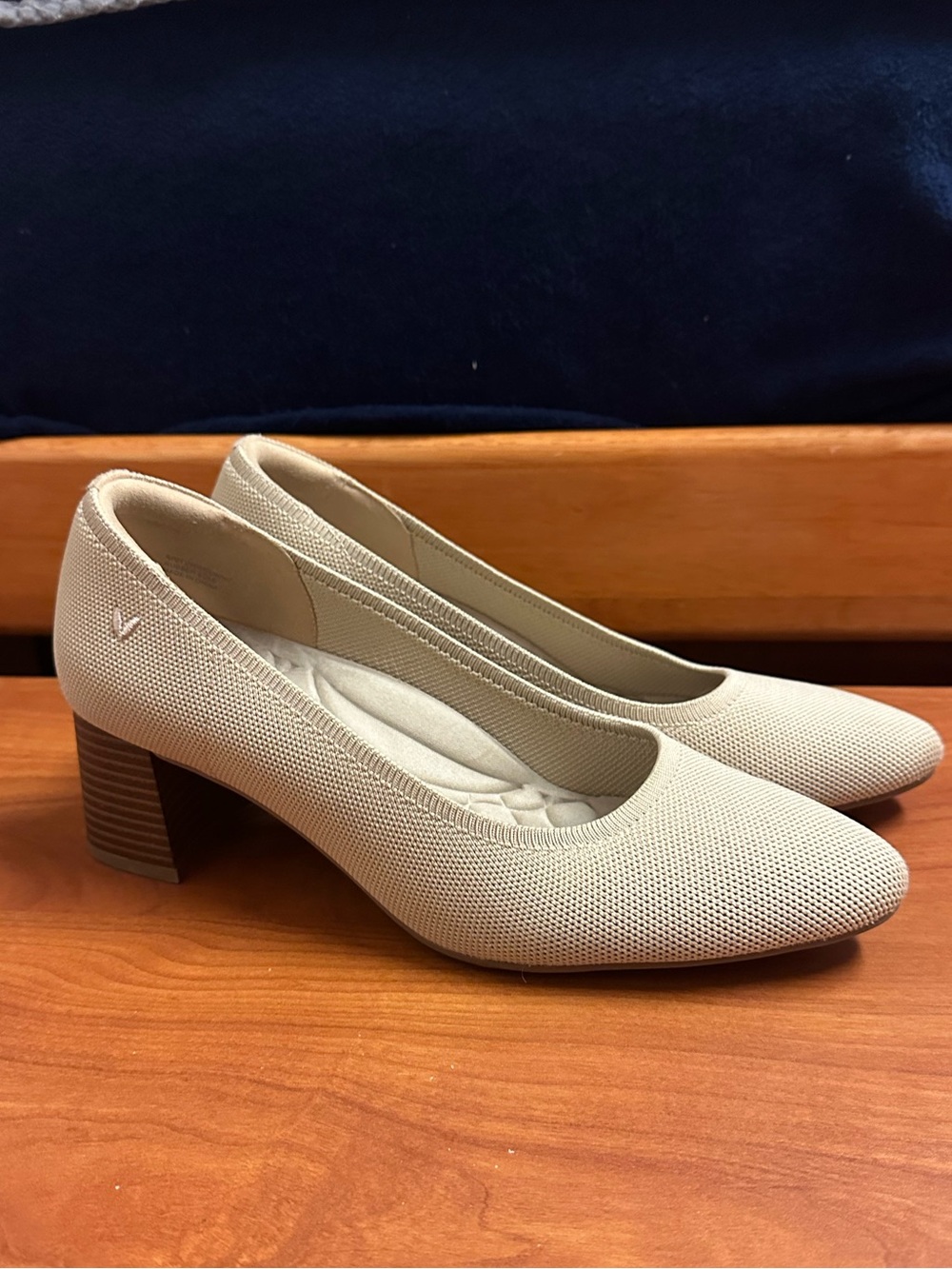 Vivaia Georgia Pointed Toe Chunky Heels Almond Tan size 40 US Women’s 9 Comfort